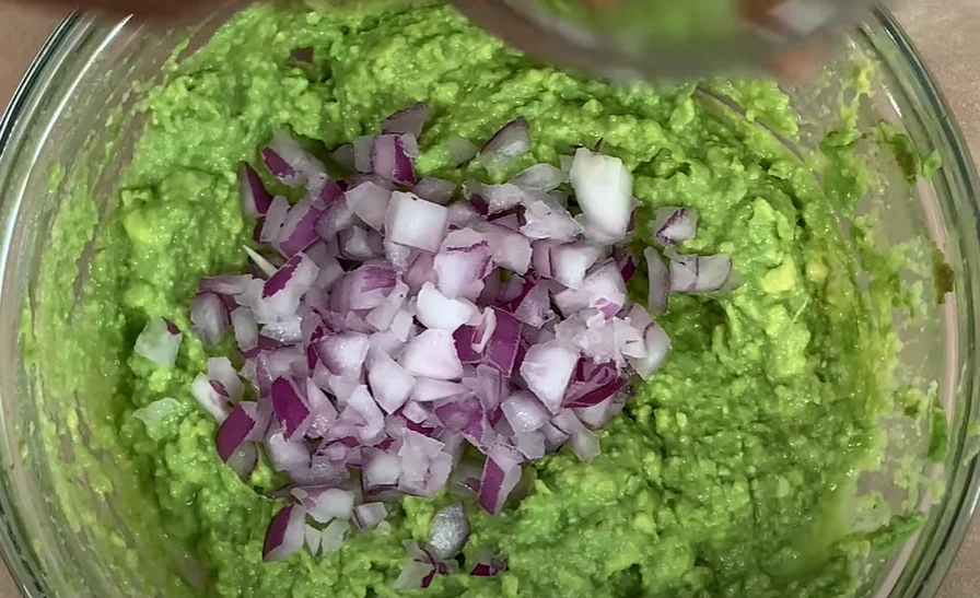 Guacamole for steak bowl